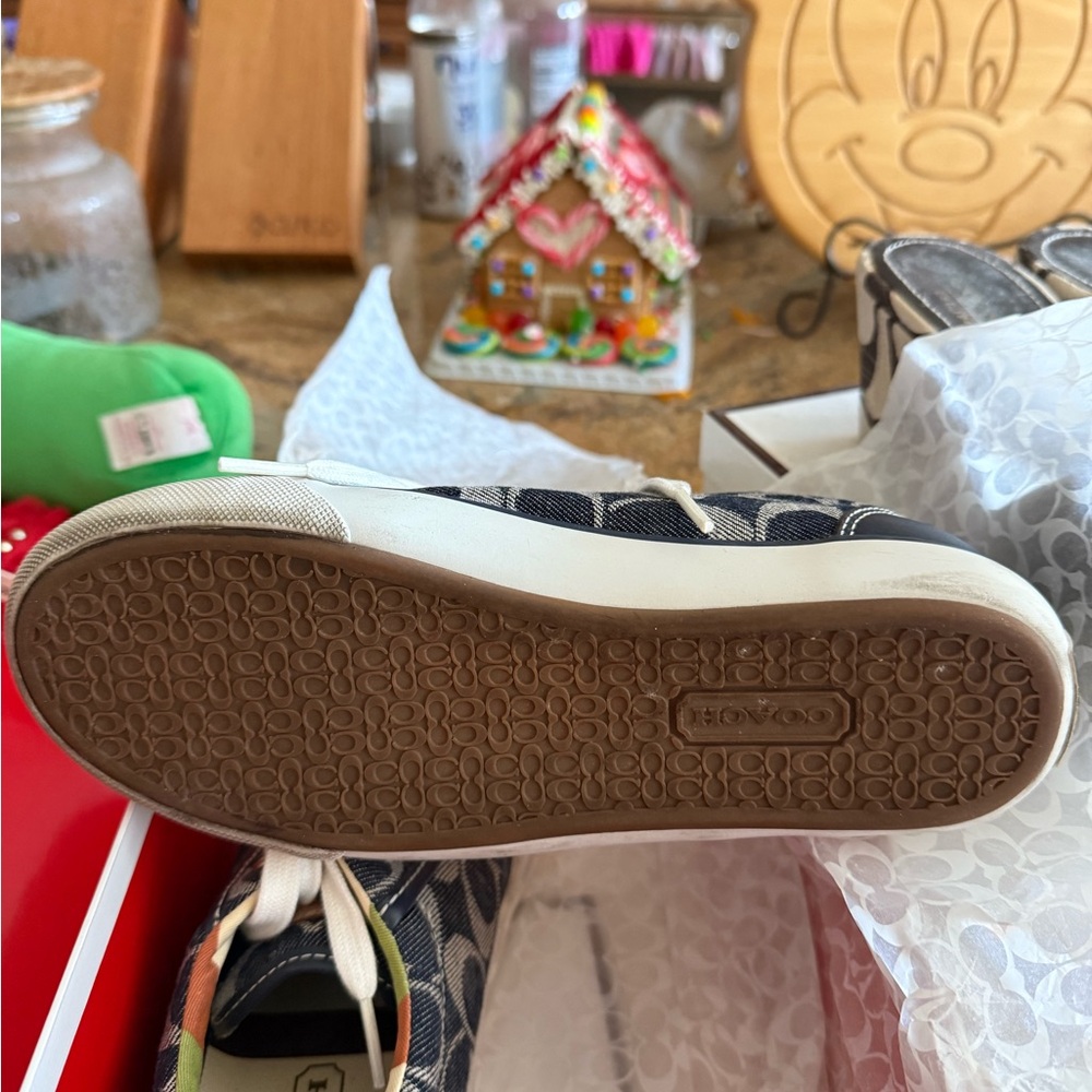 Coach Barrett Blue Denim low-Top Sneakers with Patterned Design- pre loved - Picture 2 of 3